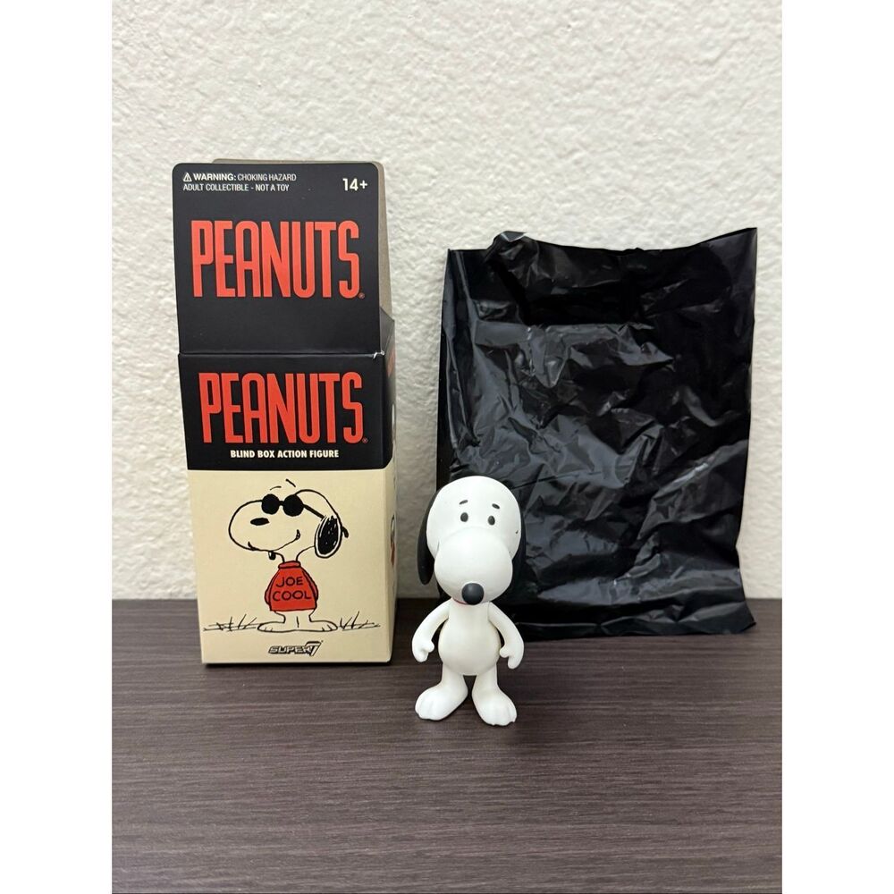Super7 Peanuts ReAction Snoopy Blind Box Figure - Snoopy